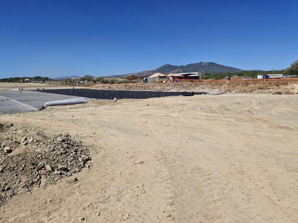 Pista de aterrizaje, Aeropuerto del Pacífico